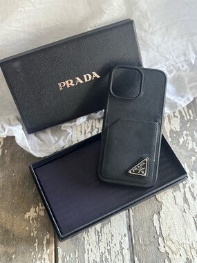 AUTH Prada iPhone 15 Pro Max Black Saffiano Leather Phone Case 🖤